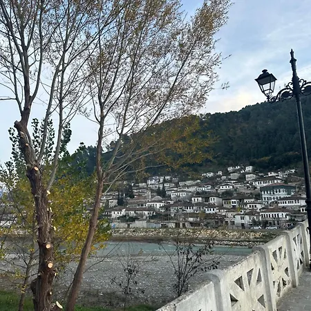 “sarah House” * Berat