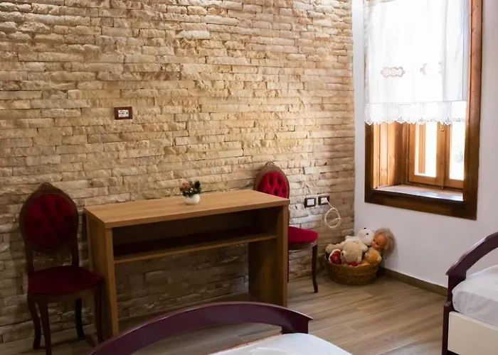 “sarah House” * Berat