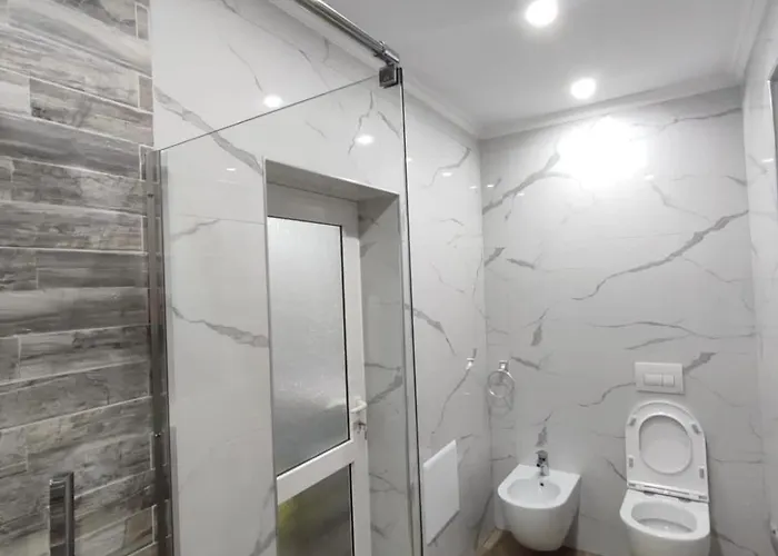 “sarah House” * Berat